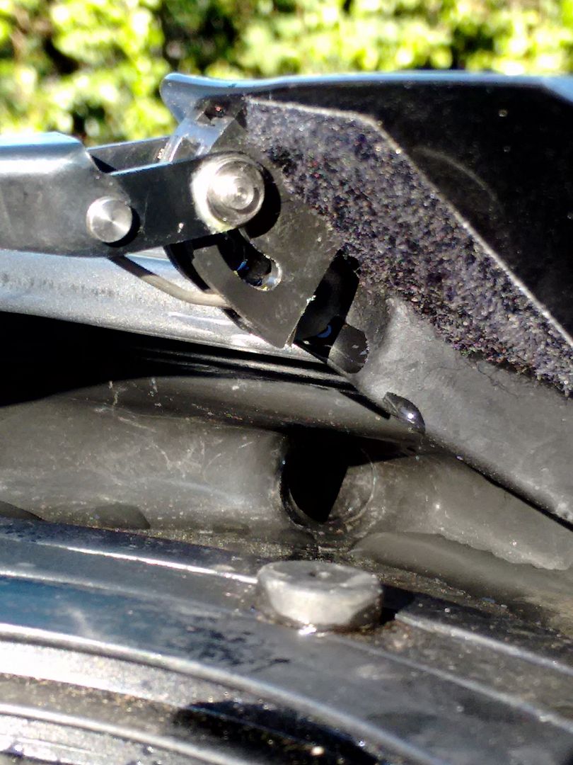 [Zafira A] [9905] Sunroof Leak Fix with pics Vauxhall Owners